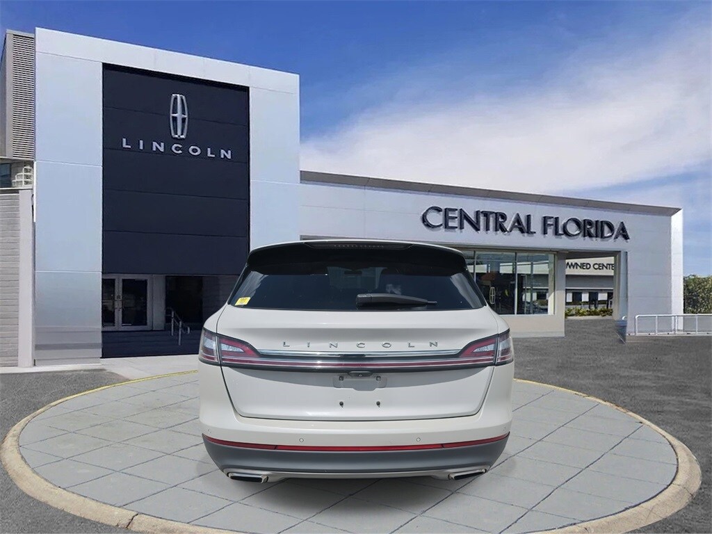 2021 Lincoln Nautilus Standard photo 2