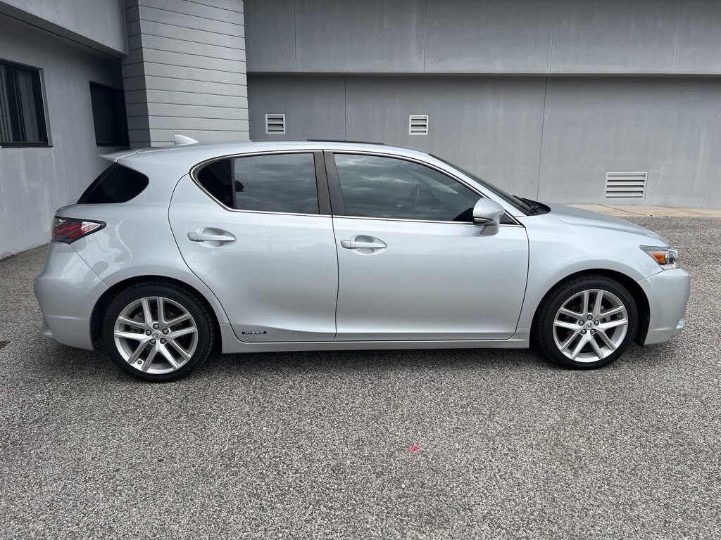 2015 Lexus CT 200h photo 2