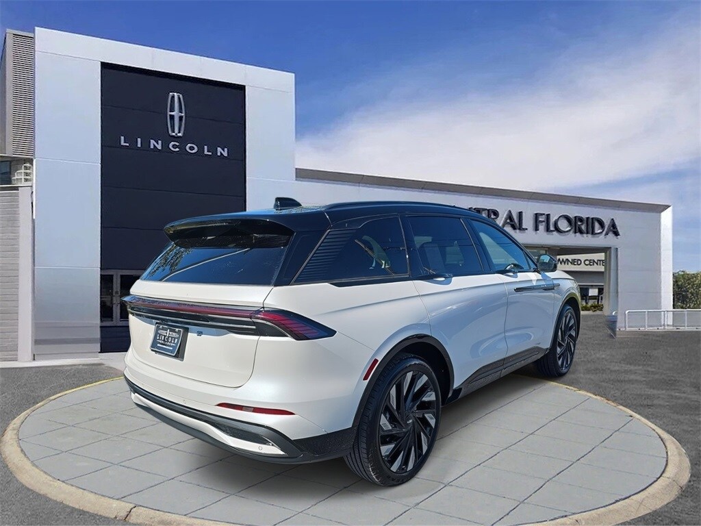 2025 Lincoln Nautilus Reserve photo 3