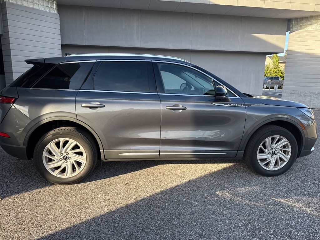 2021 Lincoln Corsair Standard photo 4