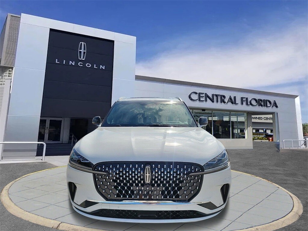 2025 Lincoln Aviator Black Label photo 2