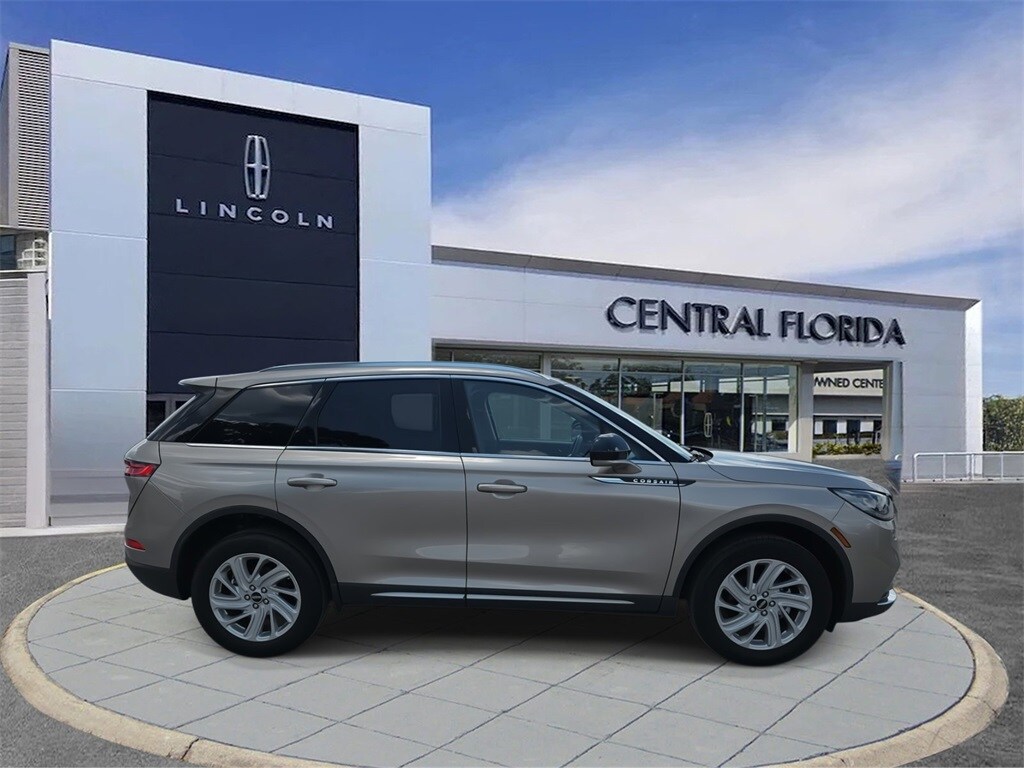 2021 Lincoln Corsair Standard photo 2