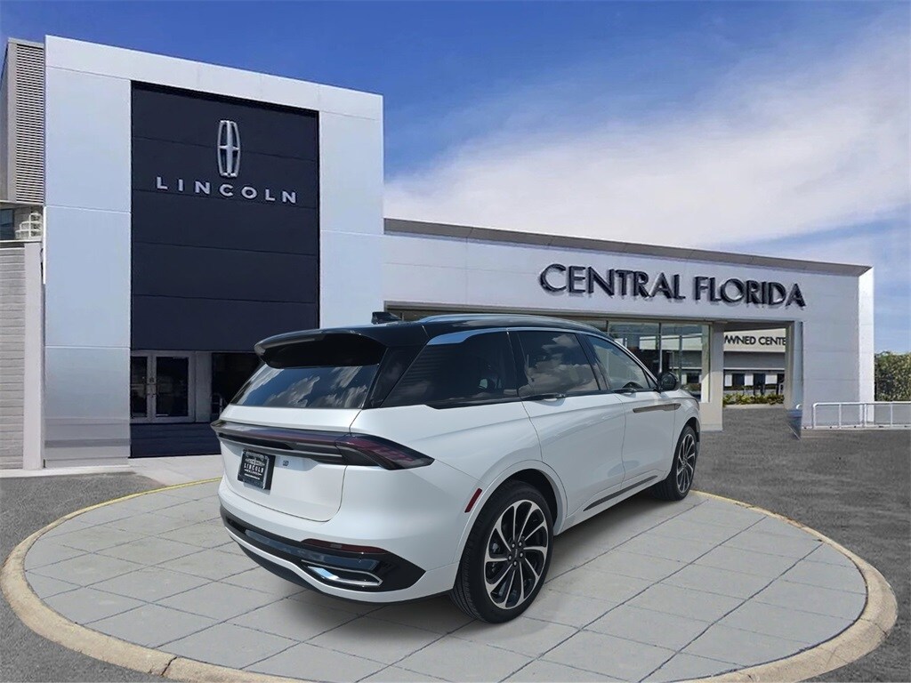 2025 Lincoln Nautilus Black Label photo 2