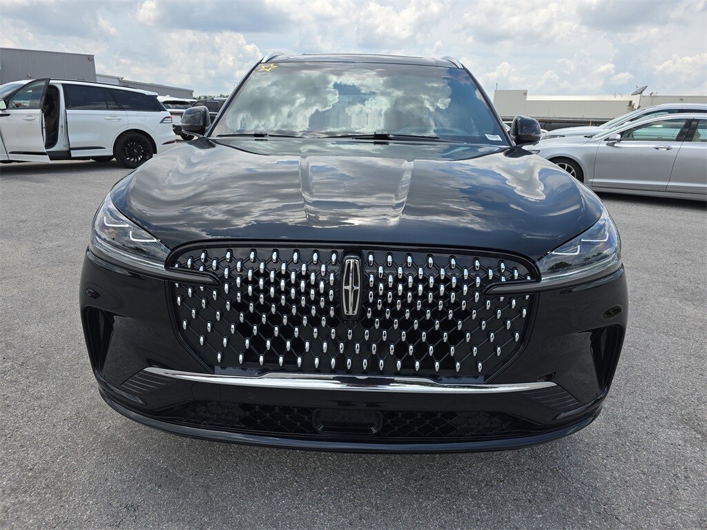 2025 Lincoln Aviator Black Label photo 2