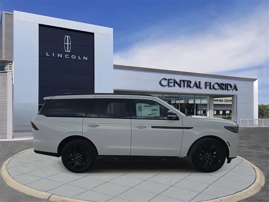 2025 Lincoln Navigator Reserve photo 2