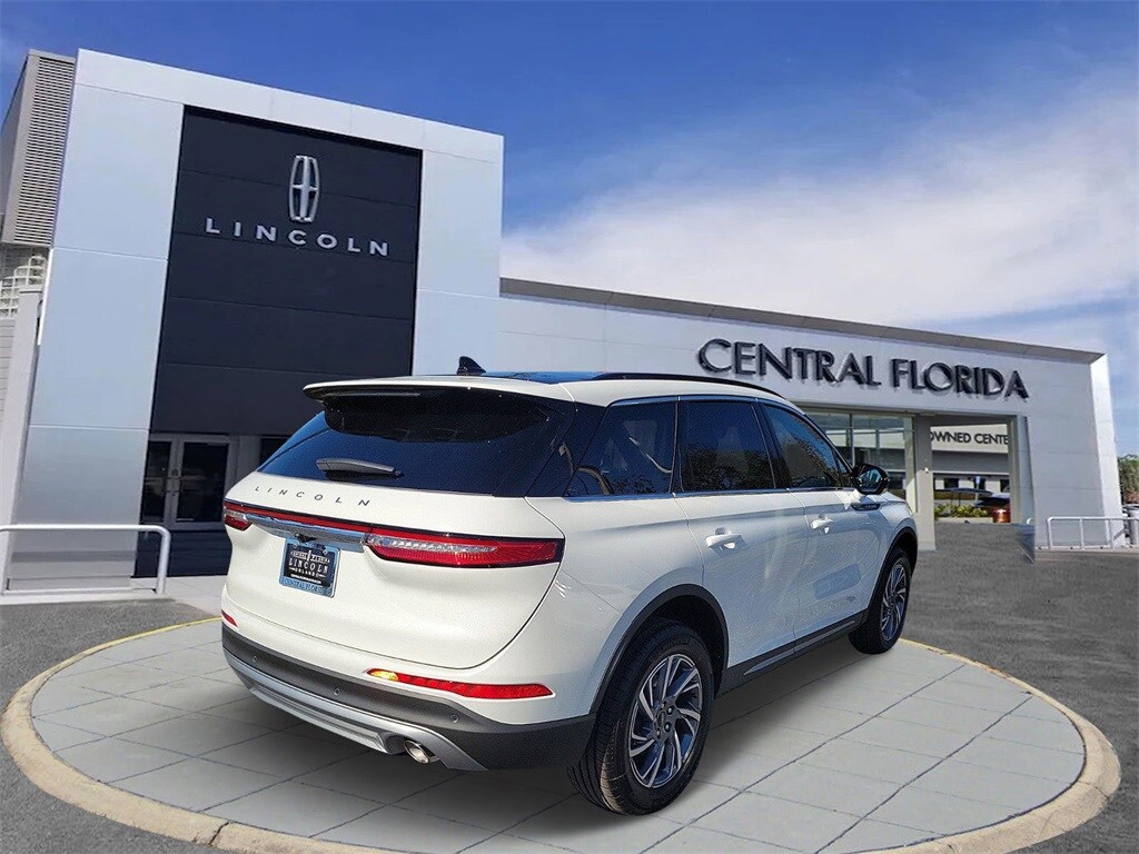 2025 Lincoln Corsair Premiere photo 3