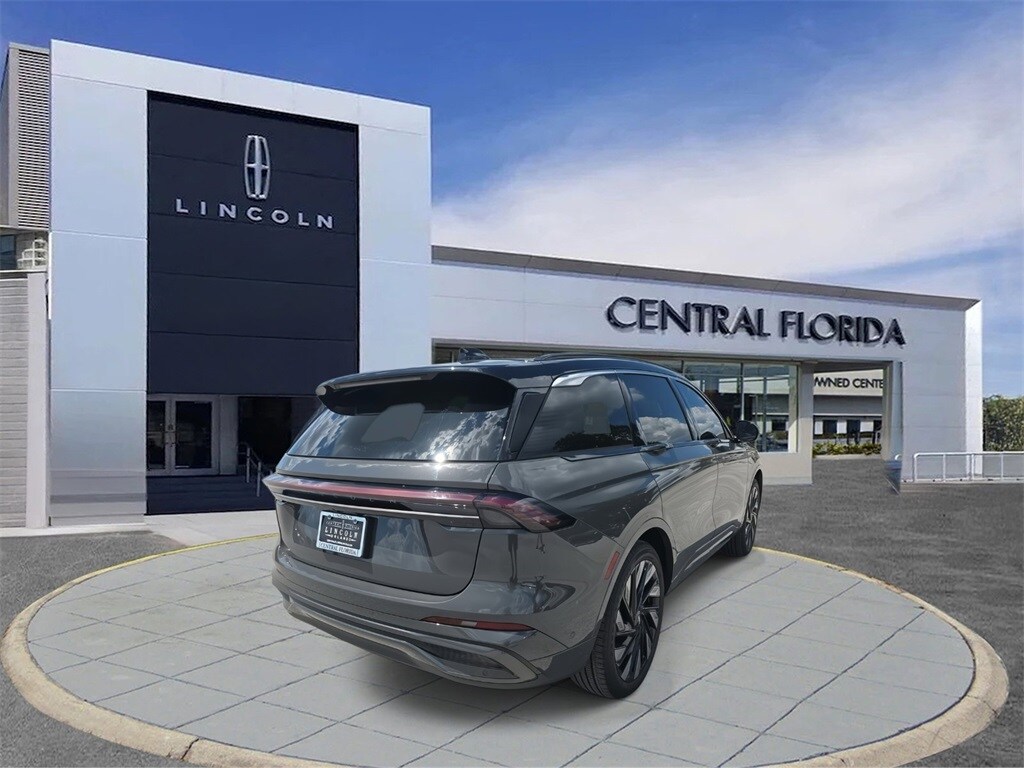 2024 Lincoln Nautilus Black Label photo 3