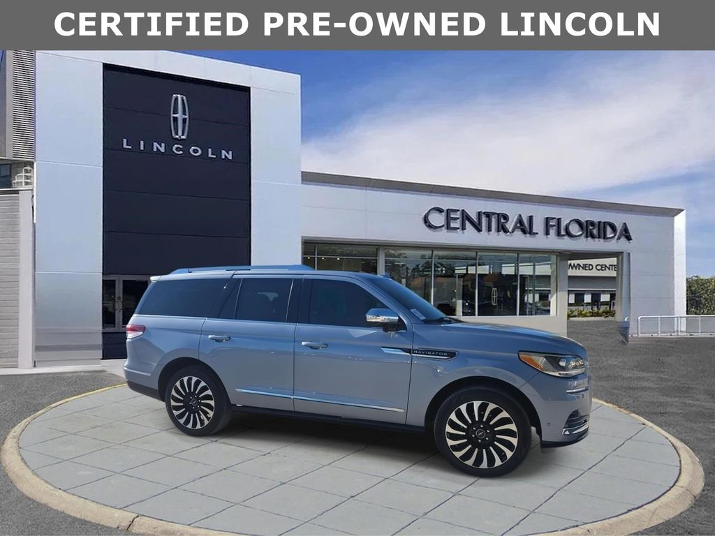 2022 Lincoln Navigator Black Label's photo