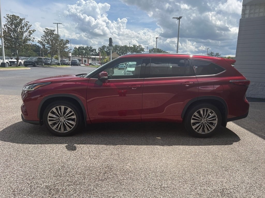 2021 Toyota Highlander Platinum photo 4