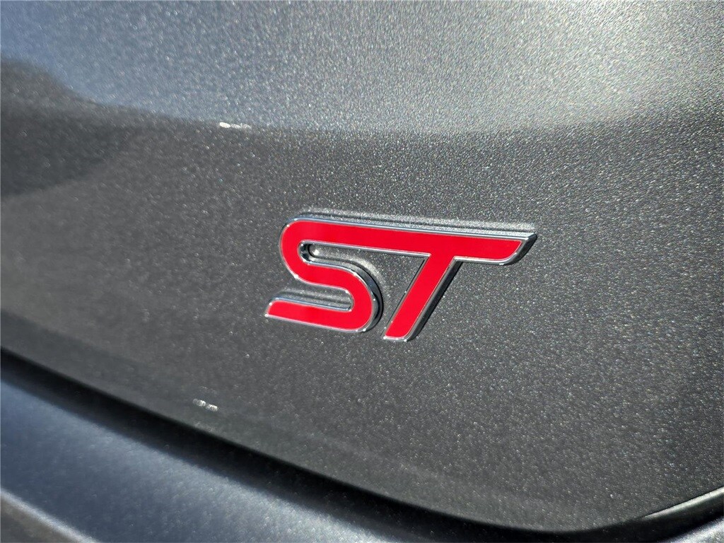 2023 Ford Edge ST photo 4