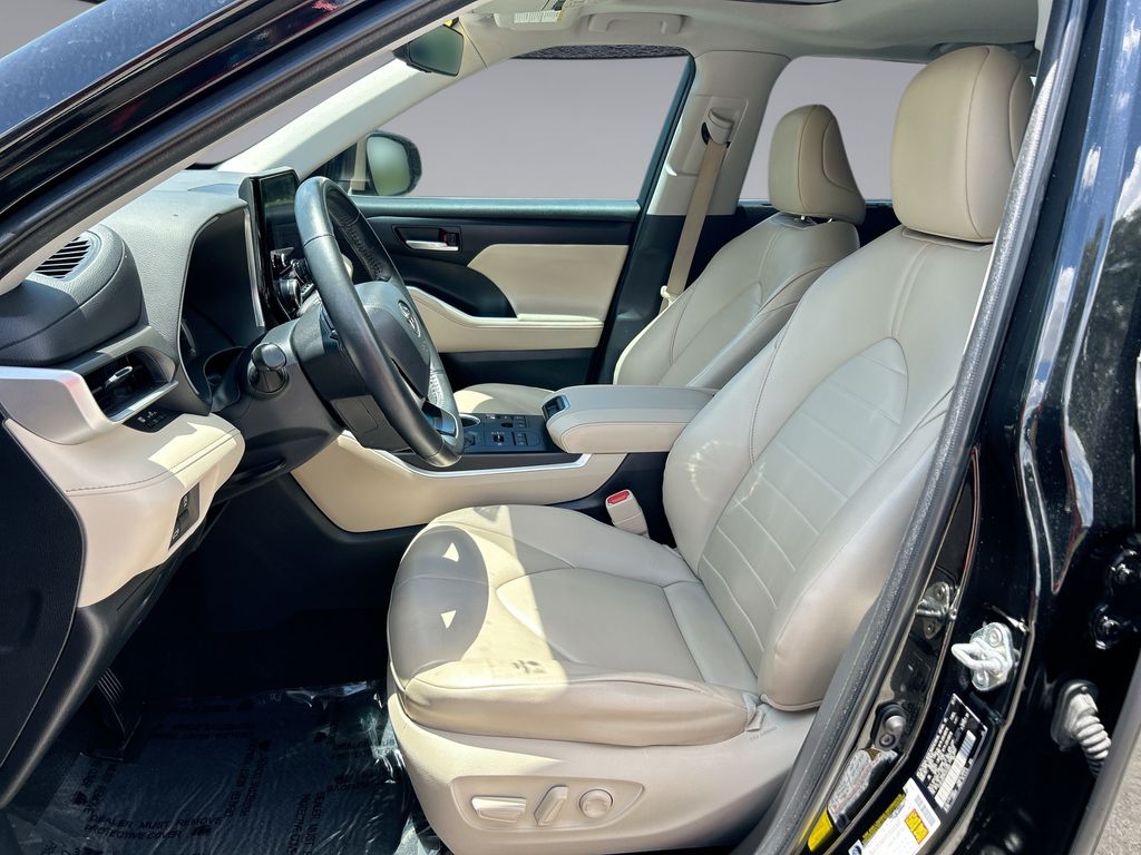 2023 Toyota Highlander XLE - Photo 11