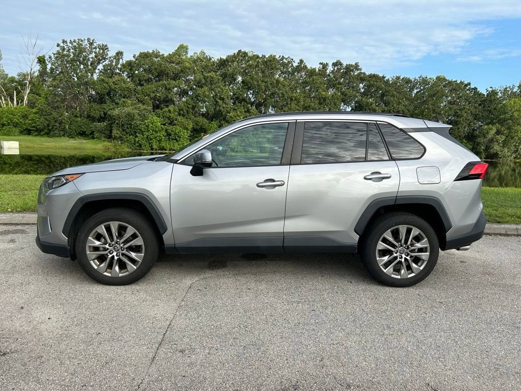 Used 2021 Toyota RAV4 XLE Premium with VIN 2T3C1RFVXMW170126 for sale in Kansas City