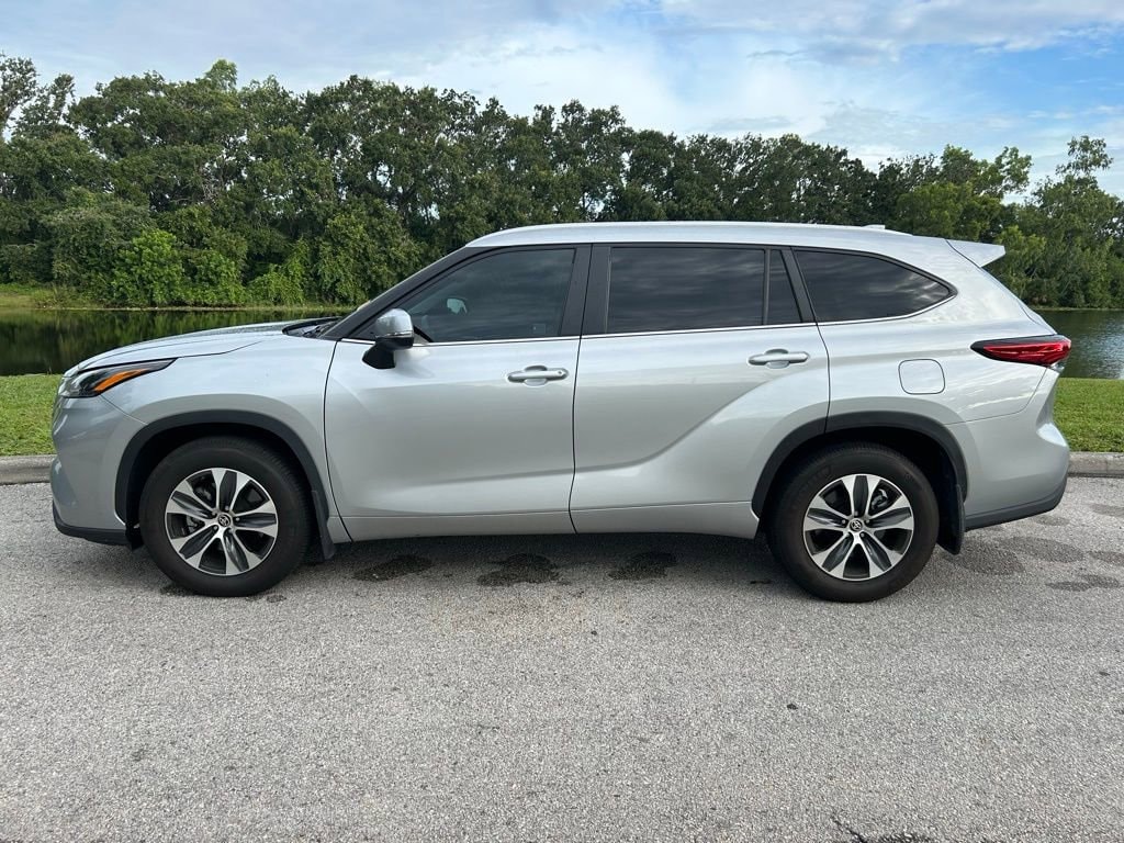 Used 2023 Toyota Highlander XLE with VIN 5TDKDRAH7PS524517 for sale in Orlando, FL