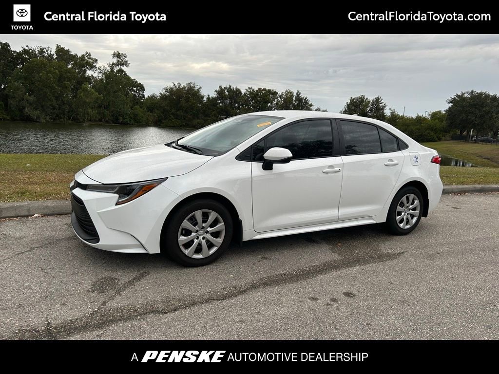 2025 Toyota Corolla LE's photo