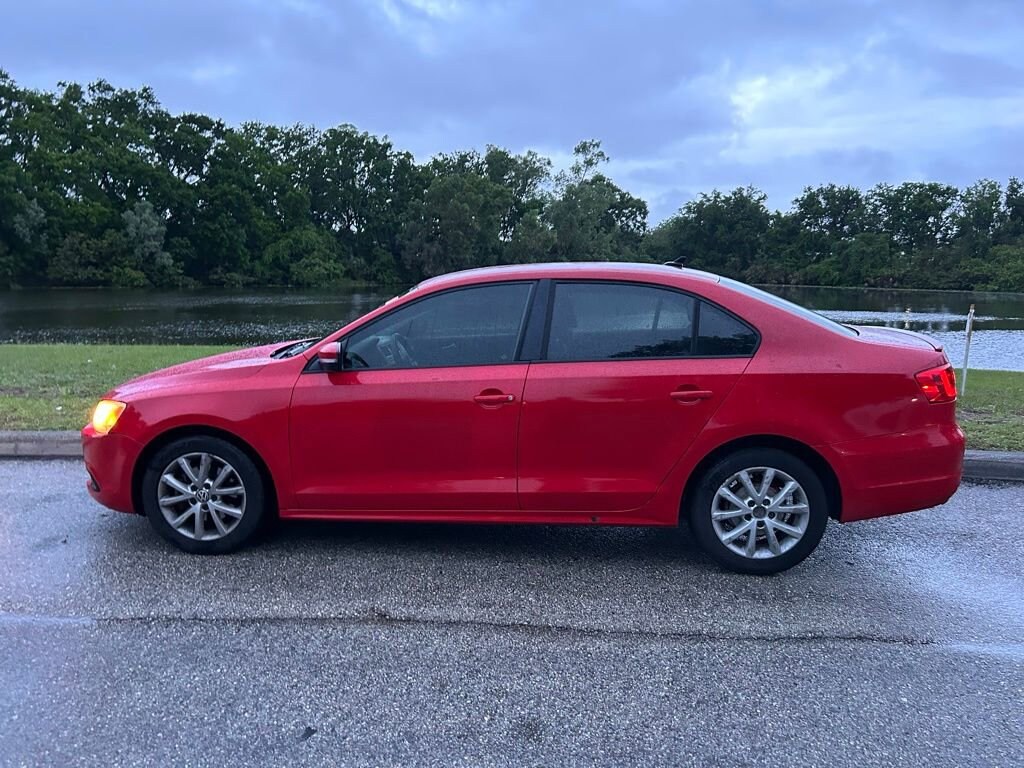 Used 2012 Volkswagen Jetta 2.5L SE Sedan