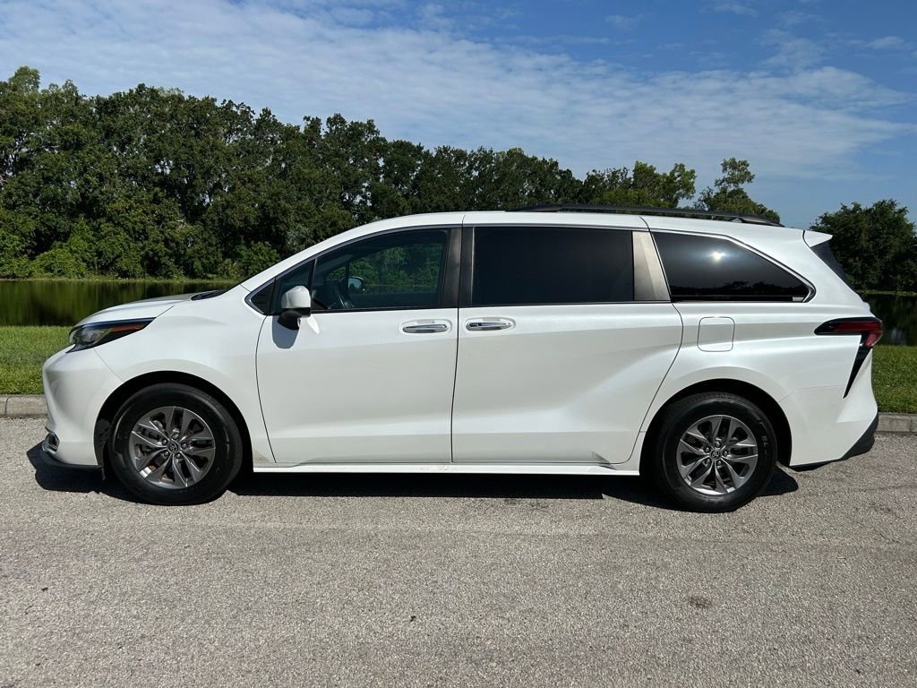 Used 2022 Toyota Sienna XLE with VIN 5TDYRKEC7NS113410 for sale in Orlando, FL