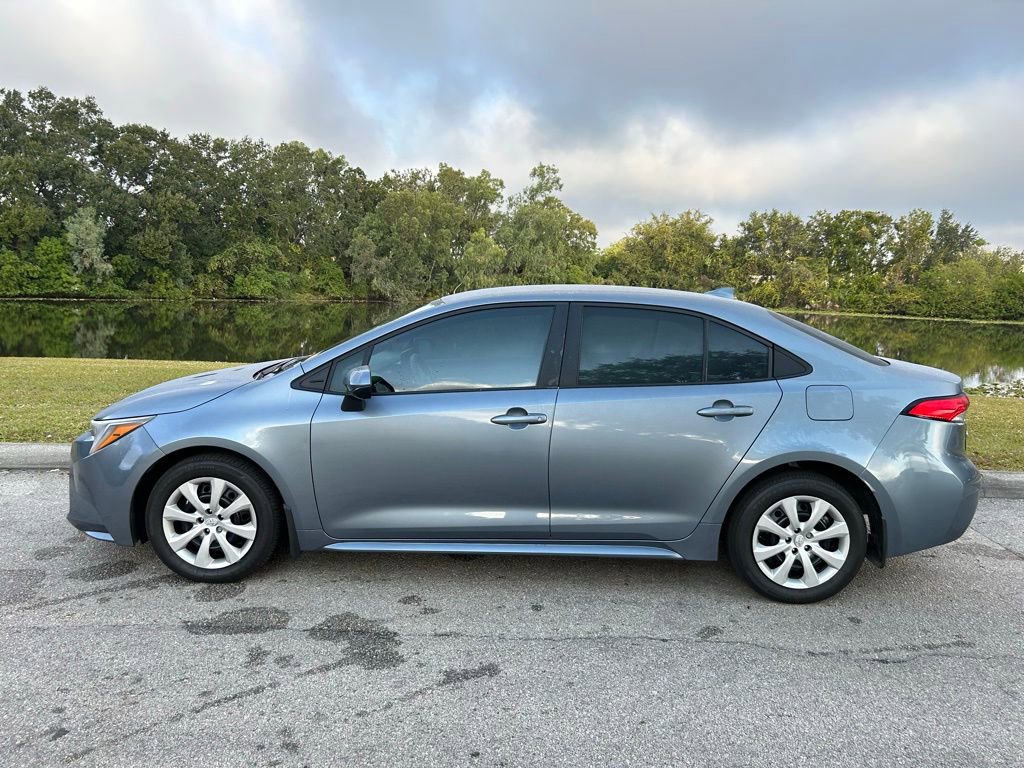 2024 Toyota Corolla LE photo 2