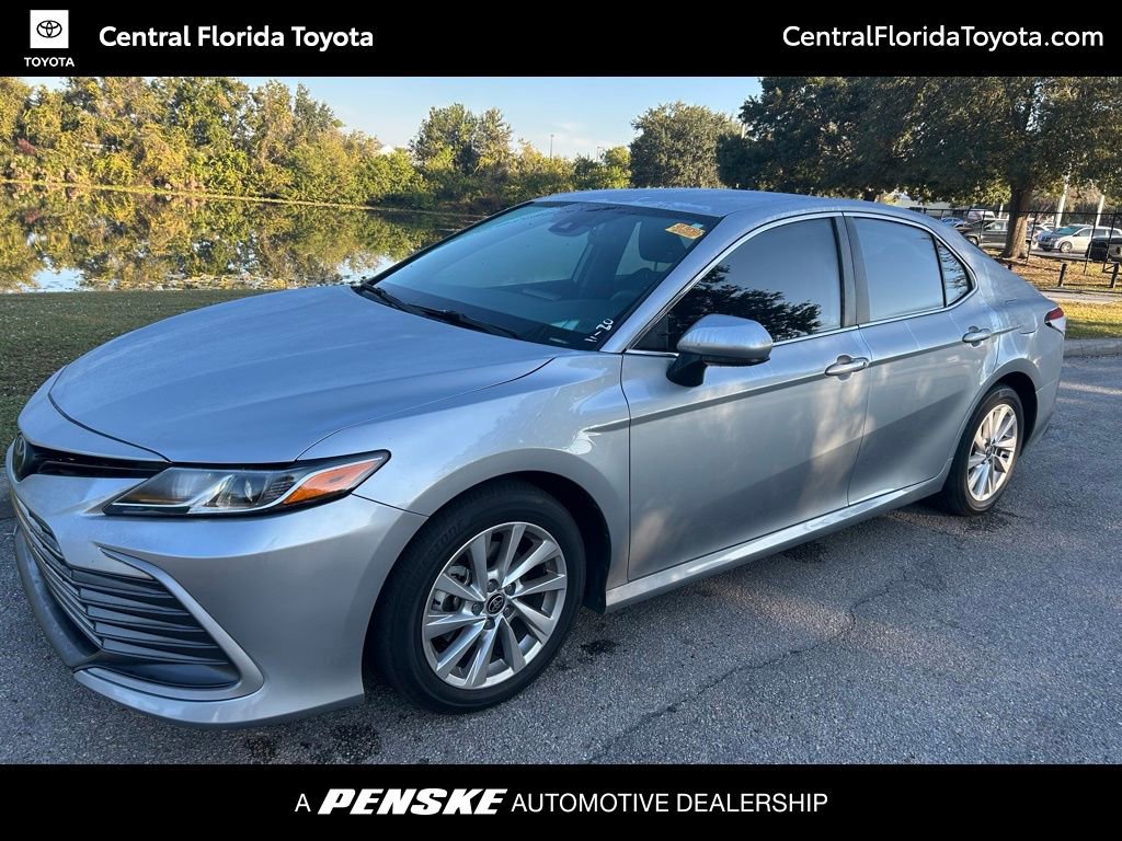 2023 Toyota Camry LE's photo