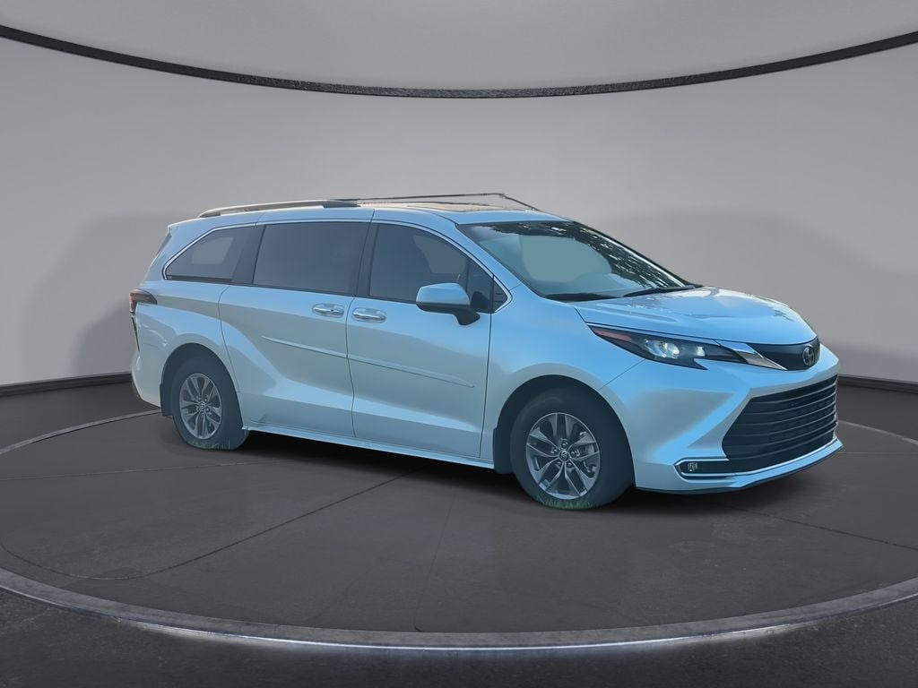 Used 2024 Toyota Sienna XLE Minivan/Van