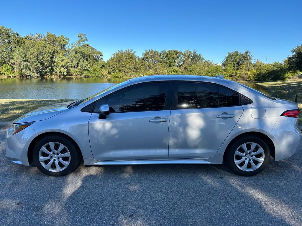 2024 Toyota Corolla LE photo 2