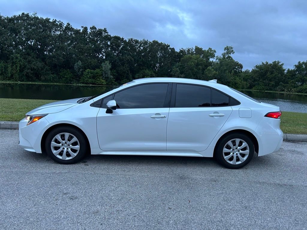 2025 Toyota Corolla LE photo 2