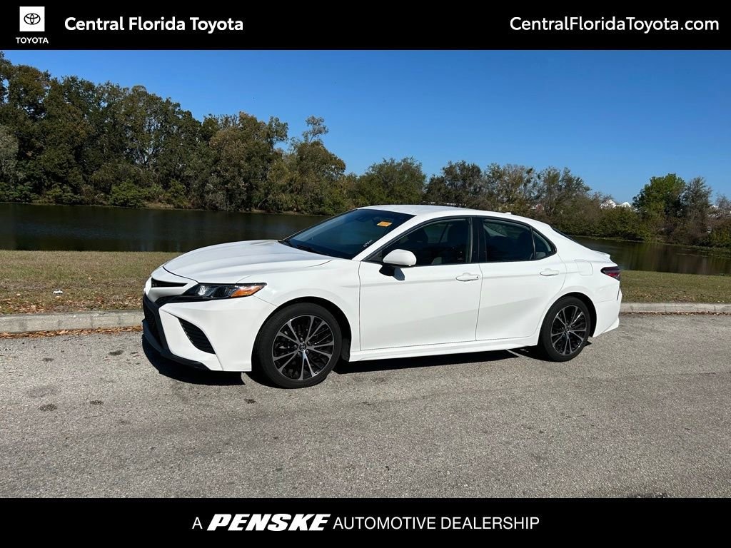 Used 2020 Toyota Camry SE Sedan