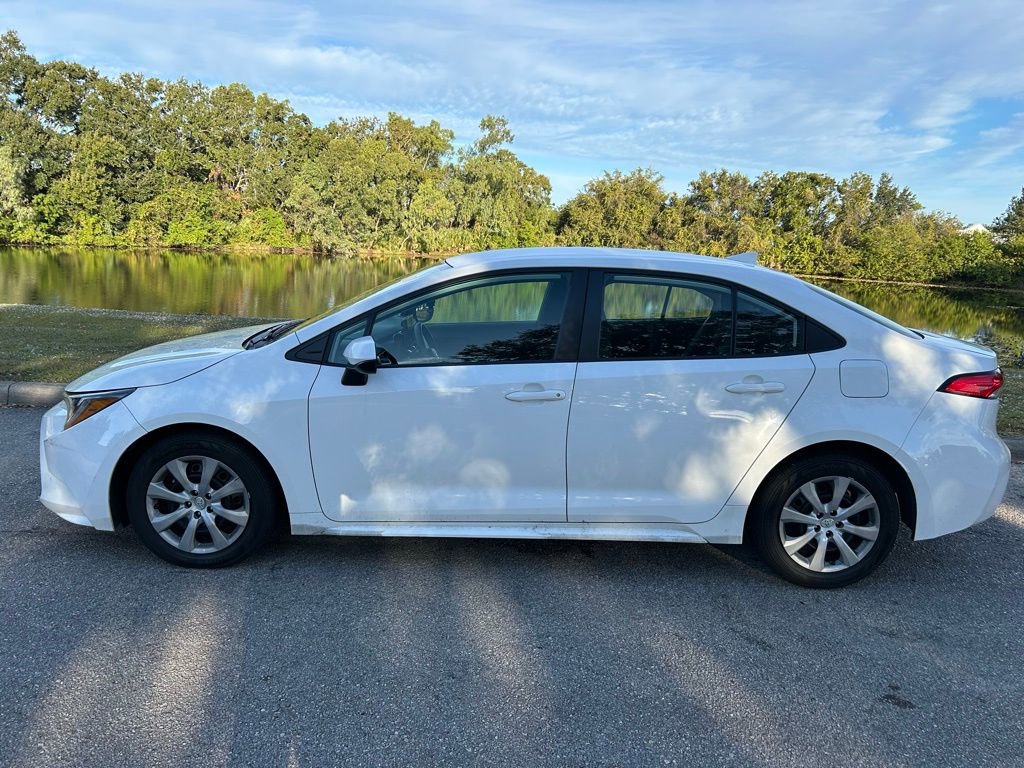2023 Toyota Corolla LE photo 2