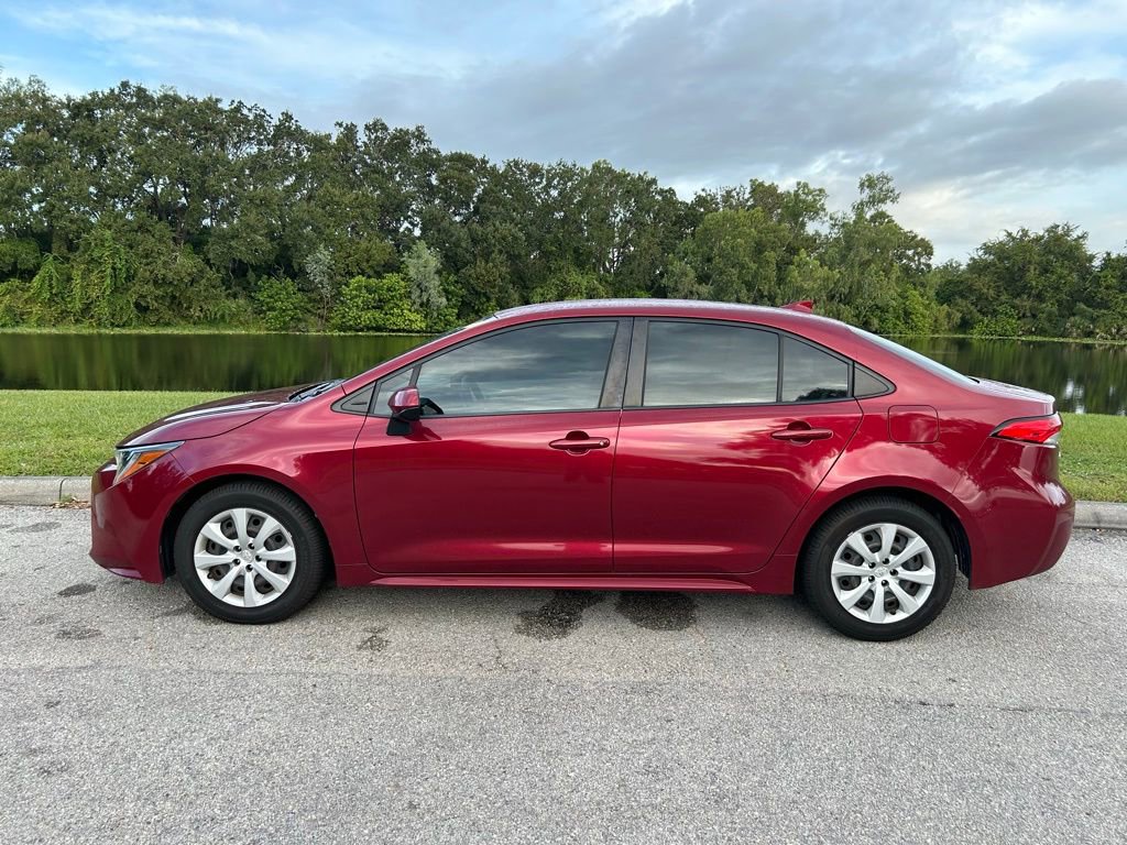2022 Toyota Corolla LE photo 2