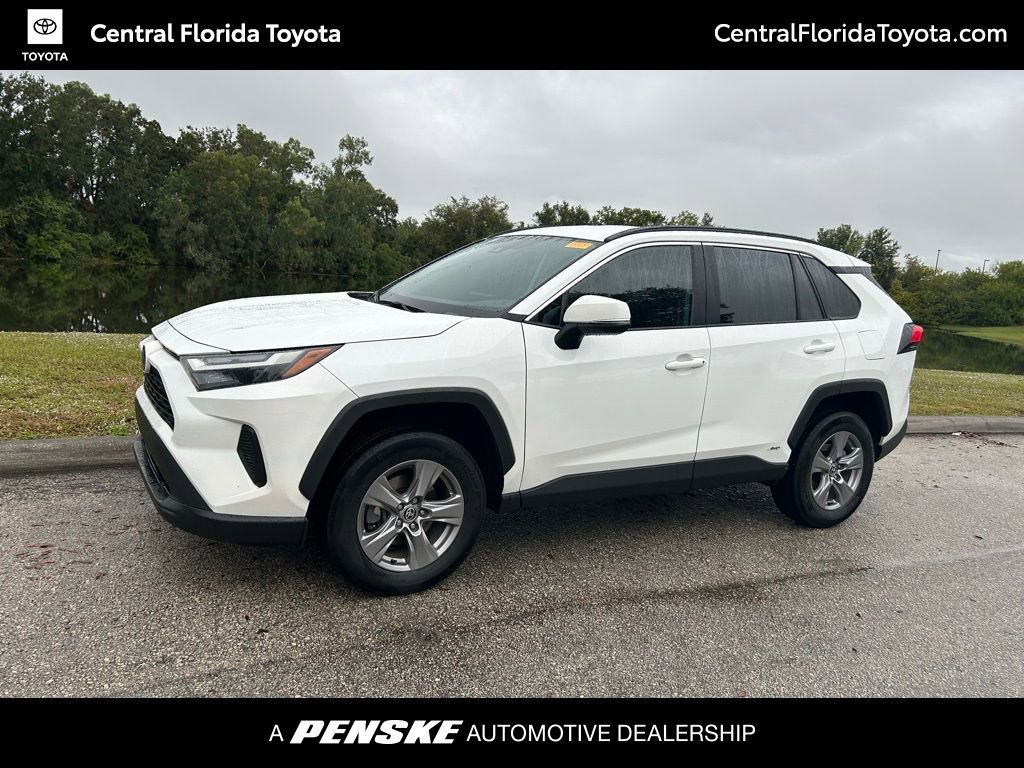 2023 Toyota RAV4 XLE's photo
