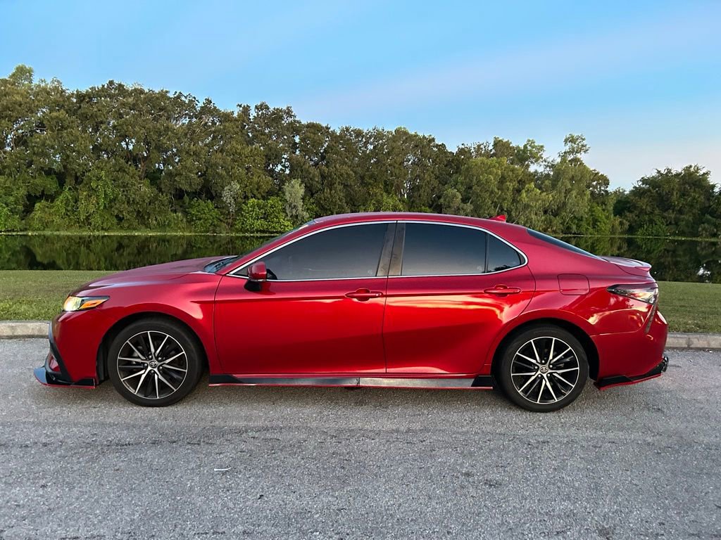 2021 Toyota Camry SE photo 2