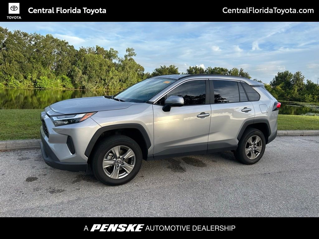 2024 Toyota RAV4 XLE's photo