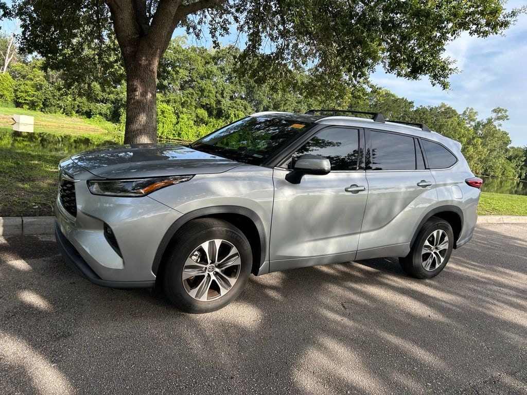 Used 2021 Toyota Highlander XLE SUV