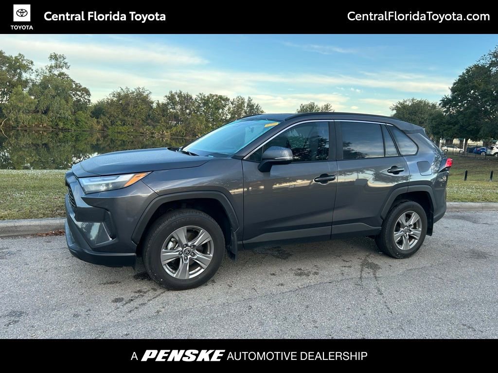 2024 Toyota RAV4 XLE's photo