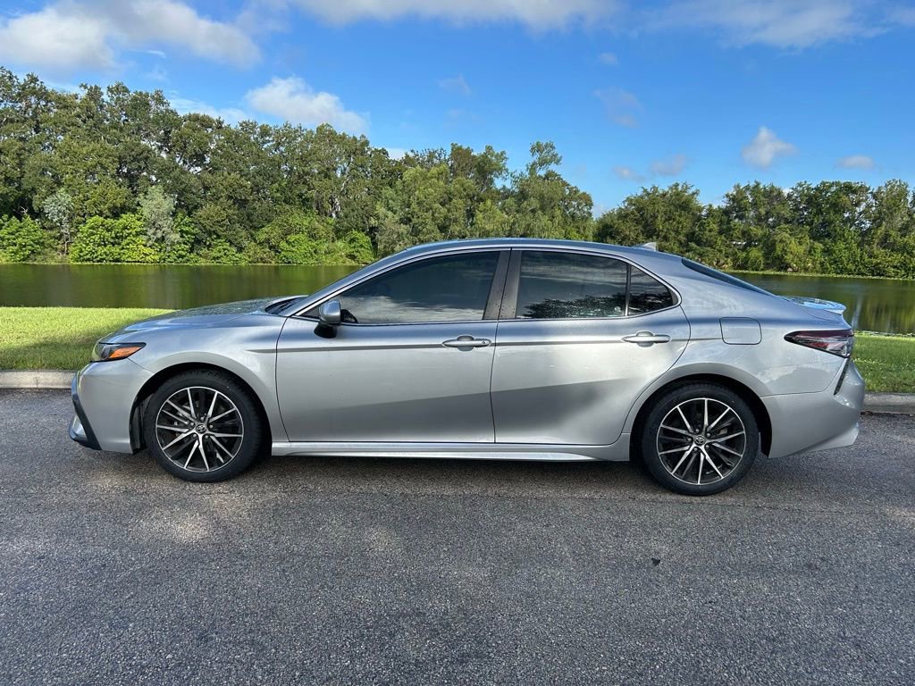 2021 Toyota Camry SE photo 2