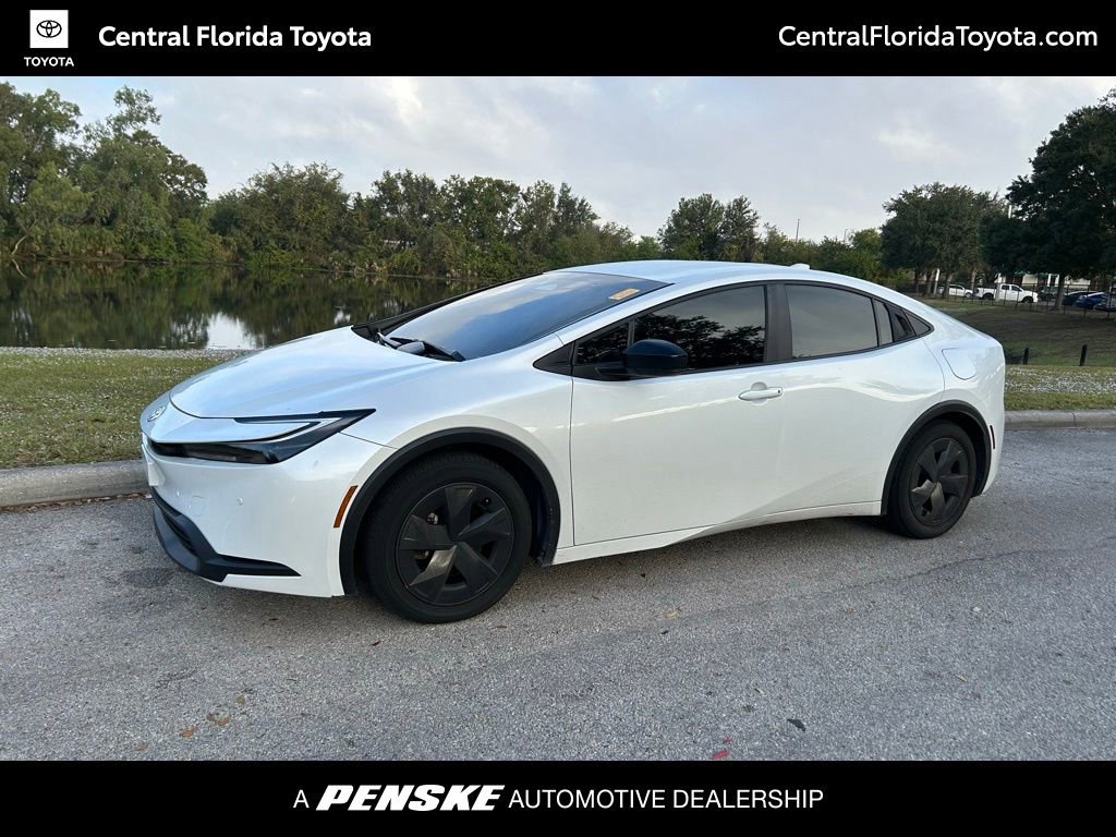 2024 Toyota Prius LE's photo