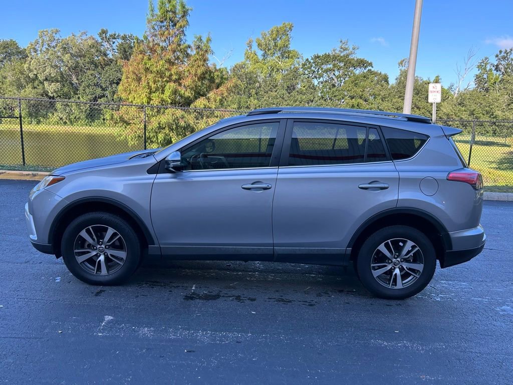 2018 Toyota RAV4 XLE photo 2