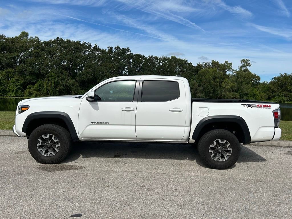 2022 Toyota Tacoma SR5 photo 2