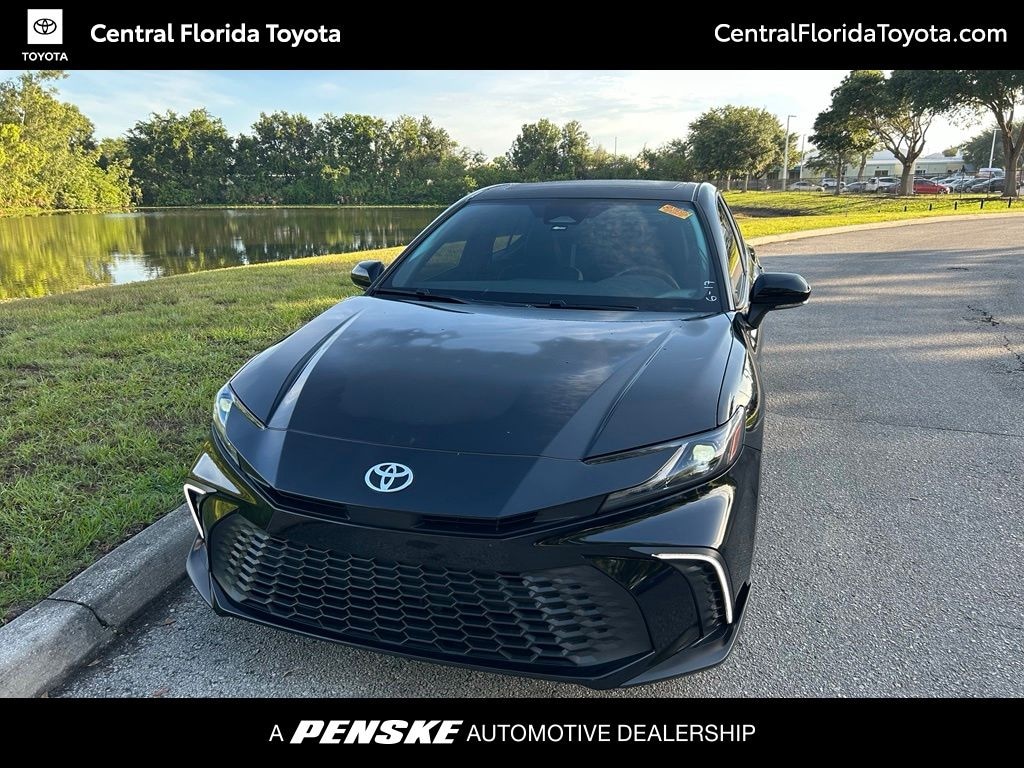 Used 2025 Toyota Camry SE Sedan
