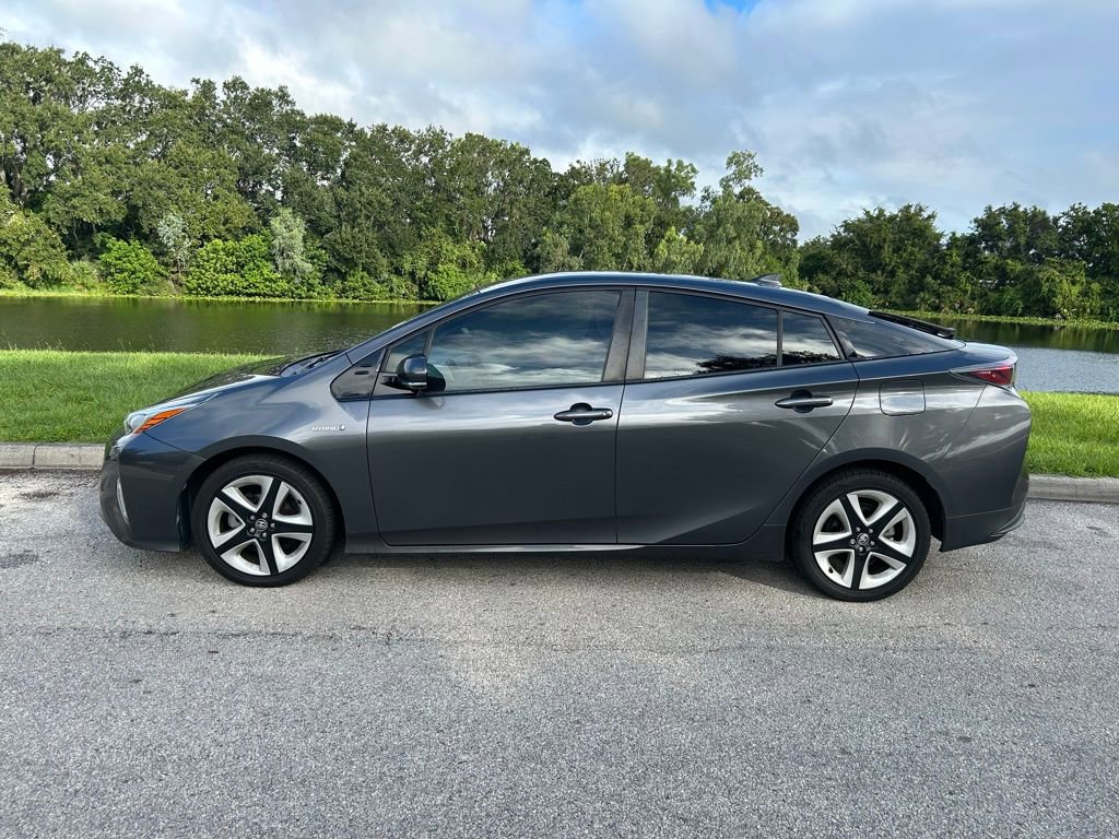 2016 Toyota Prius Four Touring photo 2