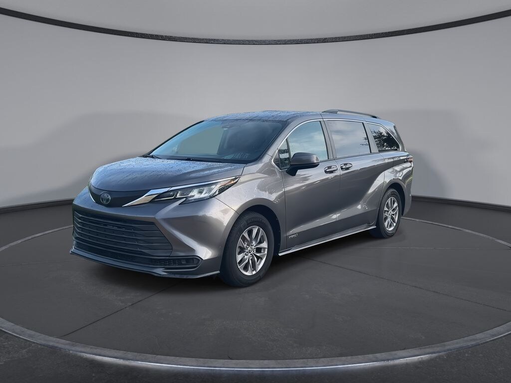 Used 2021 Toyota Sienna LE Minivan/Van