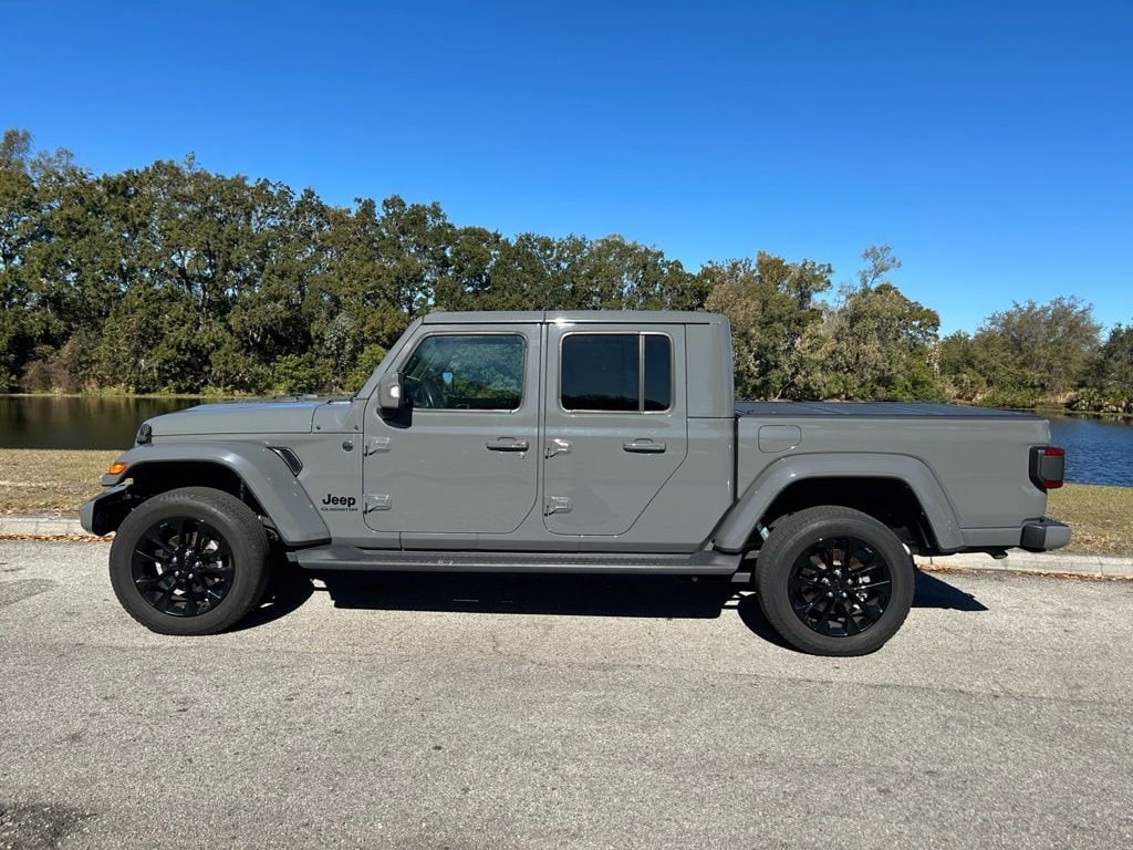 Used 2022 Jeep Gladiator High Altitude Truck Crew Cab