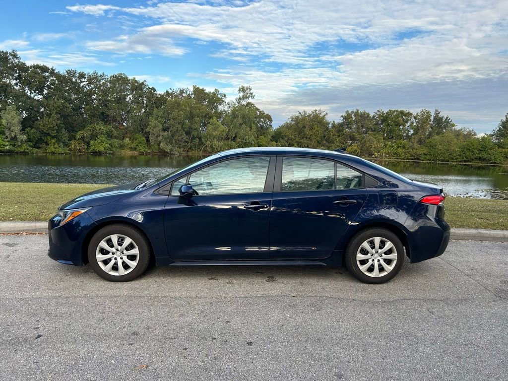 2025 Toyota Corolla LE photo 2