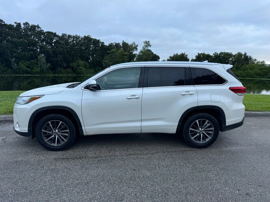 Used 2017 Toyota Highlander XLE with VIN 5TDKZRFH5HS517156 for sale in Orlando, FL