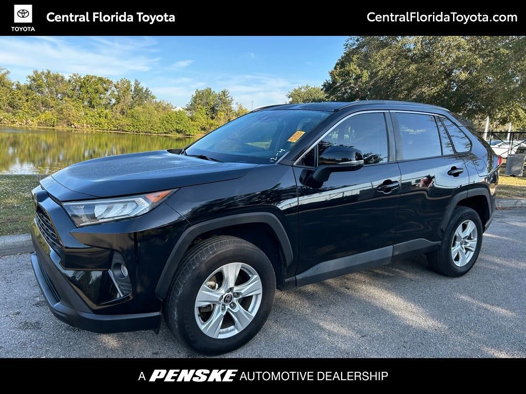 2021 Toyota RAV4 XLE's photo