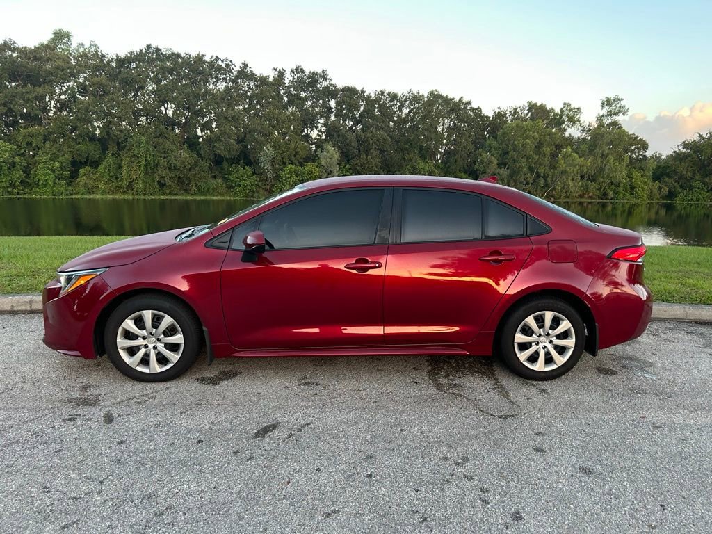 2025 Toyota Corolla LE photo 2