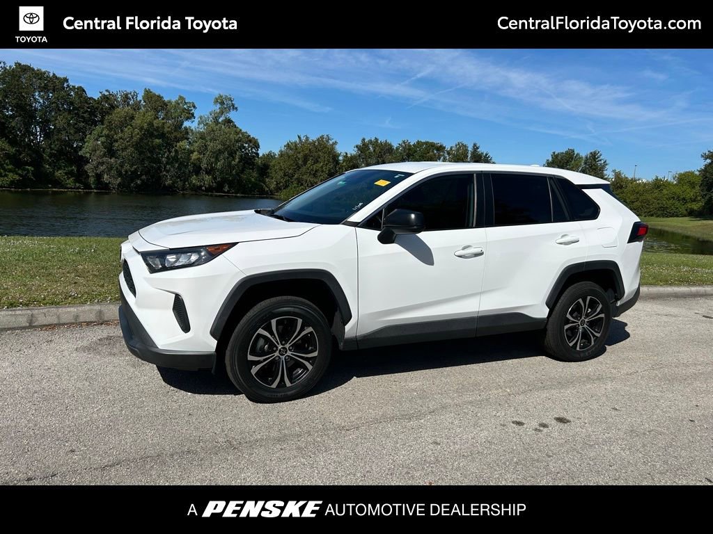 2022 Toyota RAV4 LE's photo