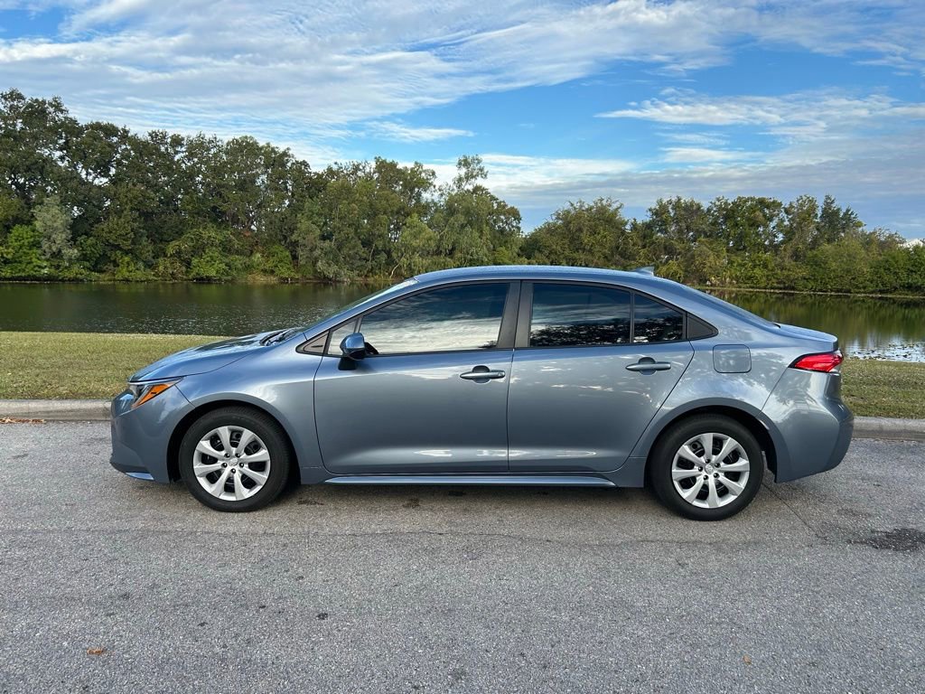 2024 Toyota Corolla LE photo 2