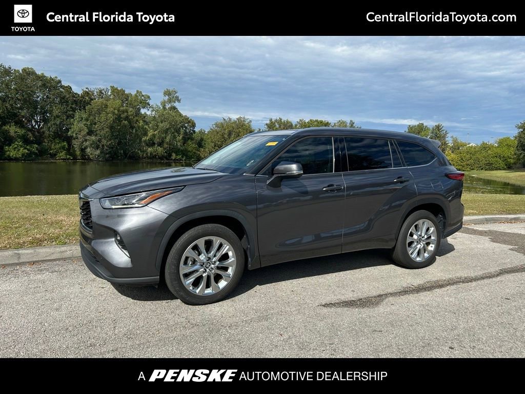 2023 Toyota Highlander Limited's photo
