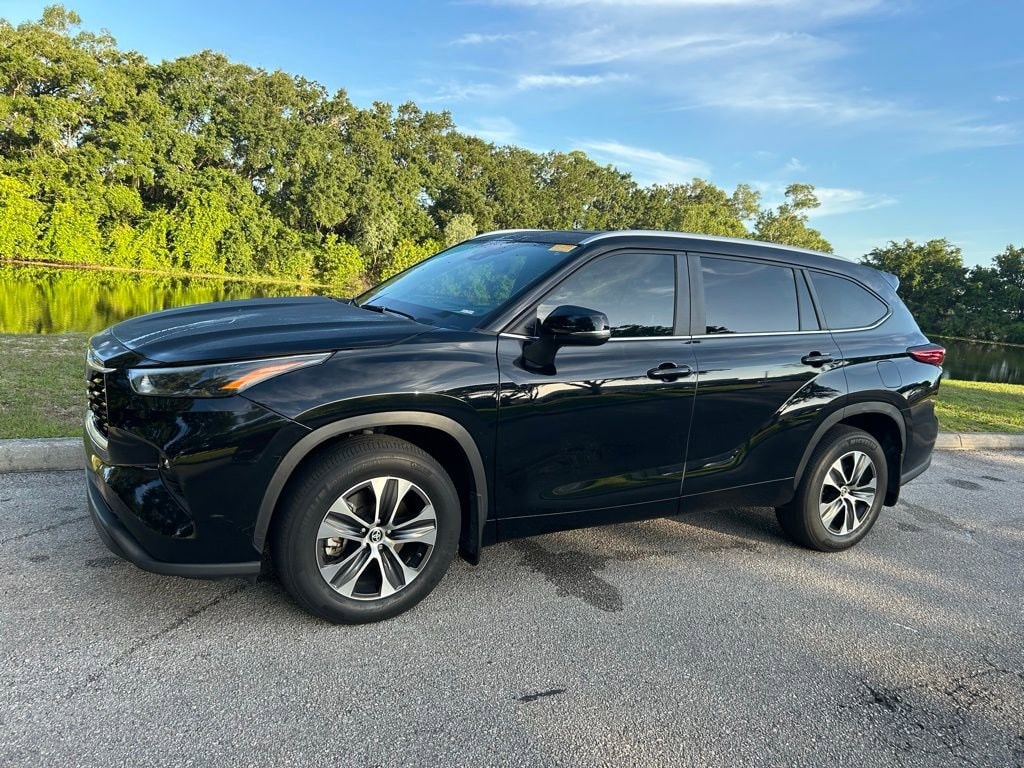 Used 2023 Toyota Highlander XLE SUV