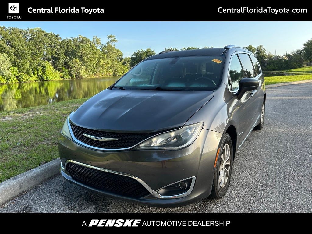 2019 Chrysler Pacifica Touring L's photo
